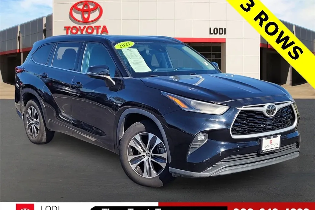 2021 Toyota Highlander XLE photo 1