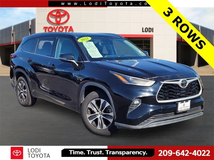 2021 Toyota Highlander XLE photo 1
