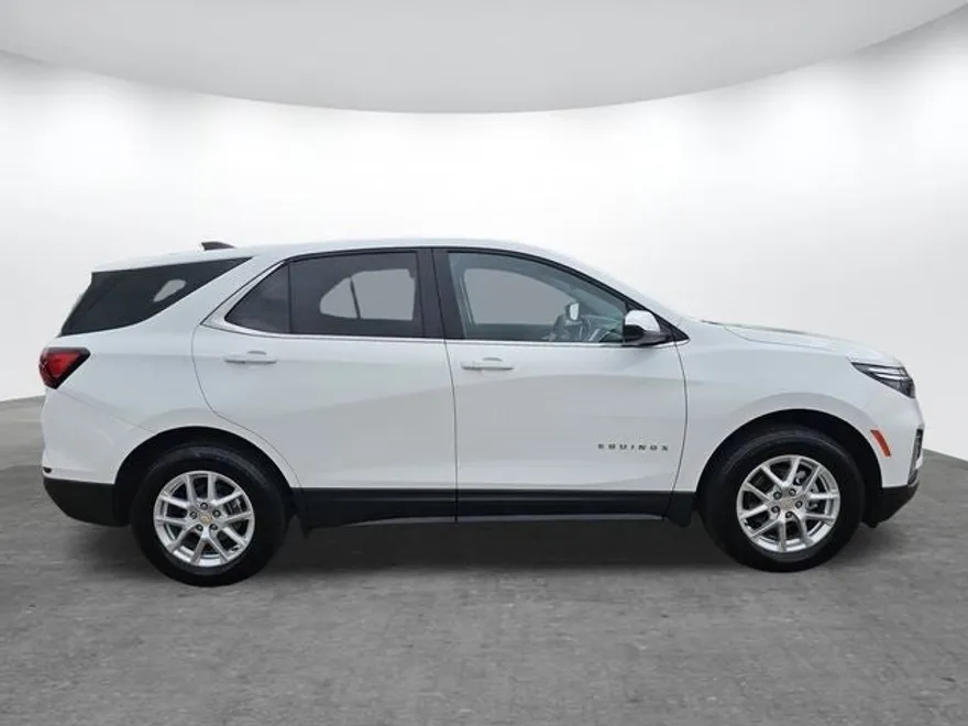 2023 Chevrolet Equinox LT photo 1