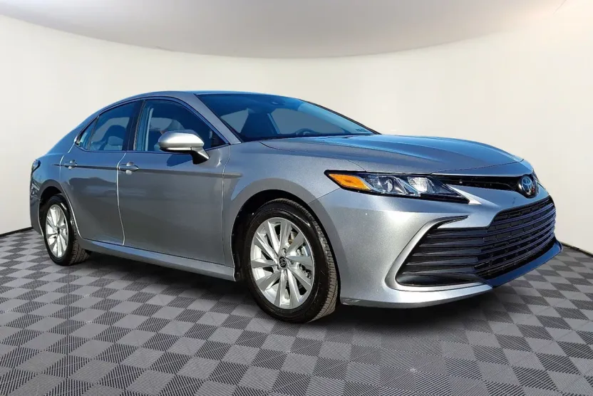 2021 Toyota Camry LE photo 1