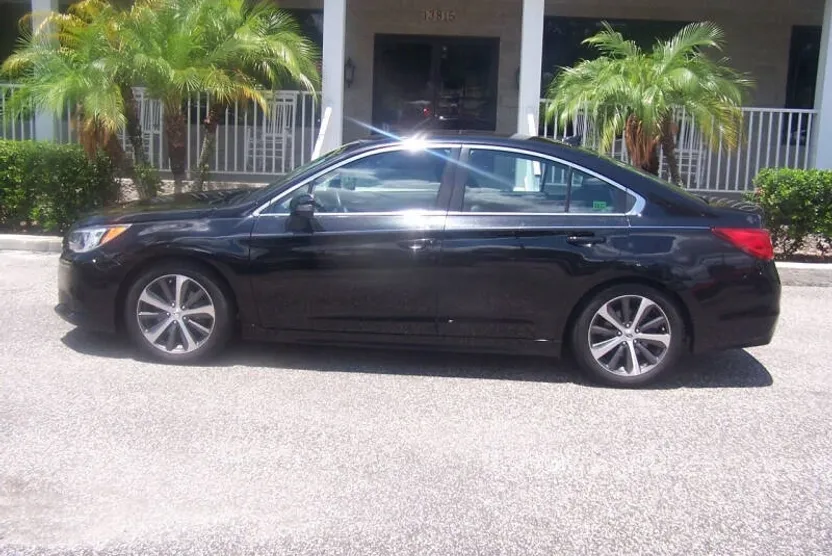 2017 Subaru Legacy 3.6R Limited photo 1