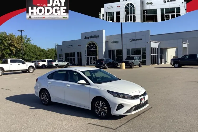 2024 Kia Forte LXS photo 1
