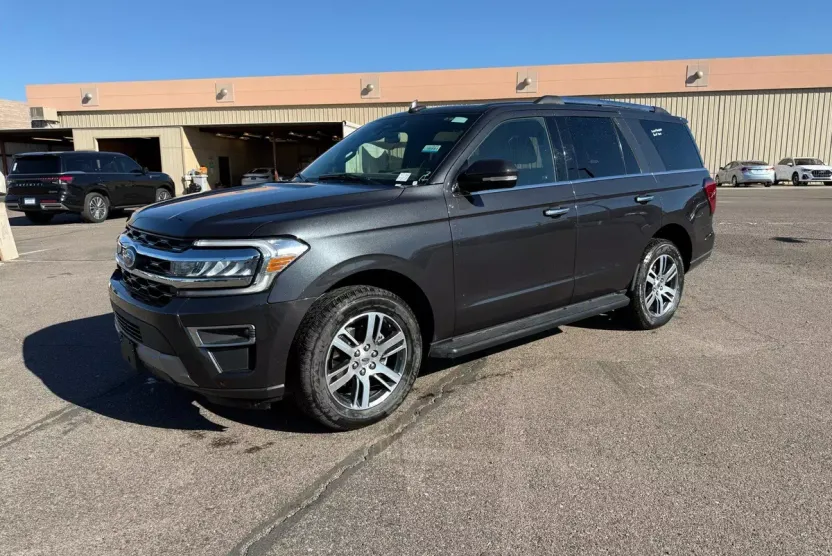 2024 Ford Expedition Limited photo 1