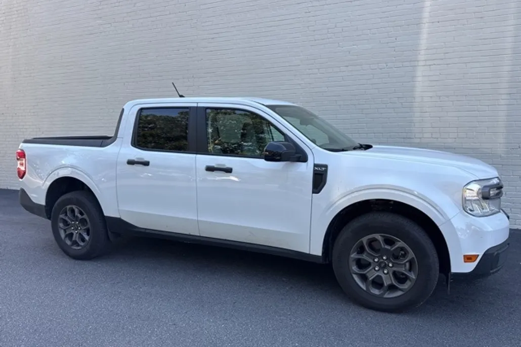 2024 Ford Maverick XLT photo 1