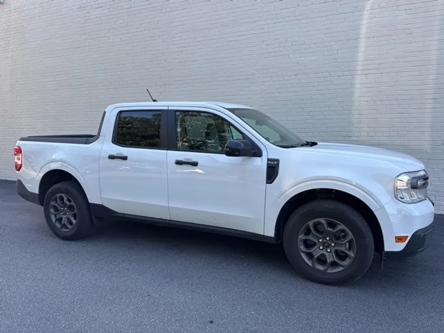2024 Ford Maverick XLT photo 1