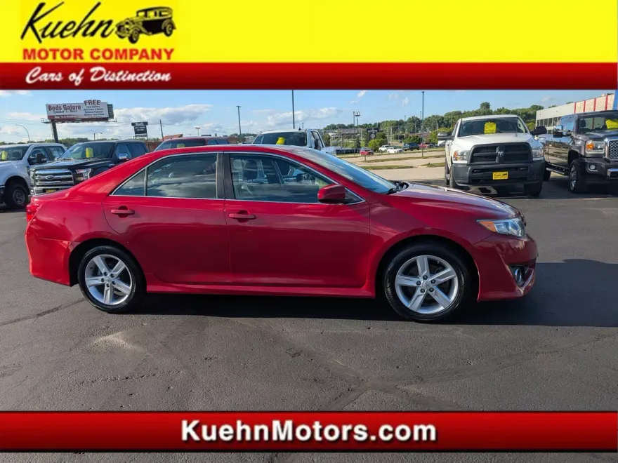 2012 Toyota Camry SE photo 1