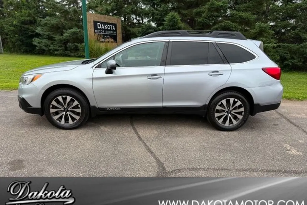 2016 Subaru Outback 3.6R Limited photo 1