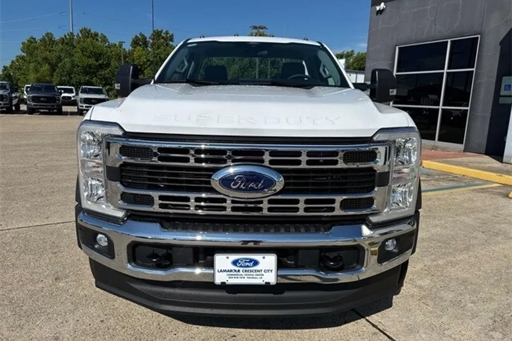 2025 Ford F-550 photo 1