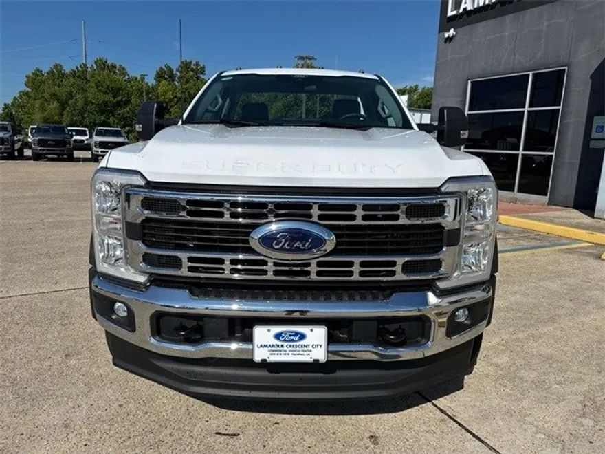 2025 Ford F-550 photo 1