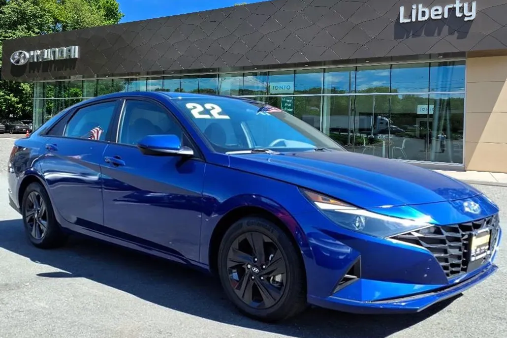 2022 Hyundai Elantra SEL Convenience photo 1
