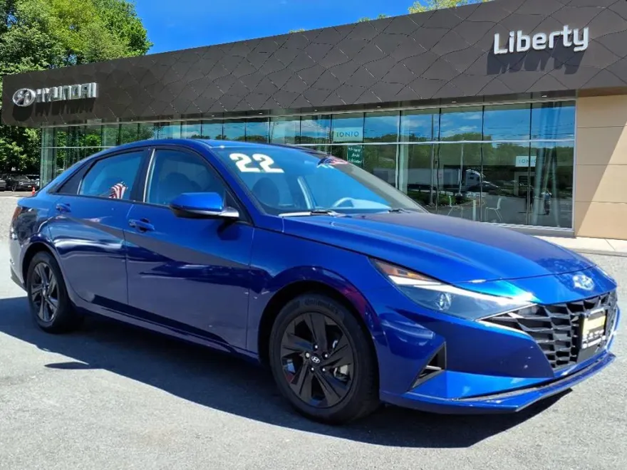 2022 Hyundai Elantra SEL Convenience photo 1