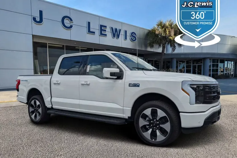2025 Ford F-150 Lightning Platinum photo 1