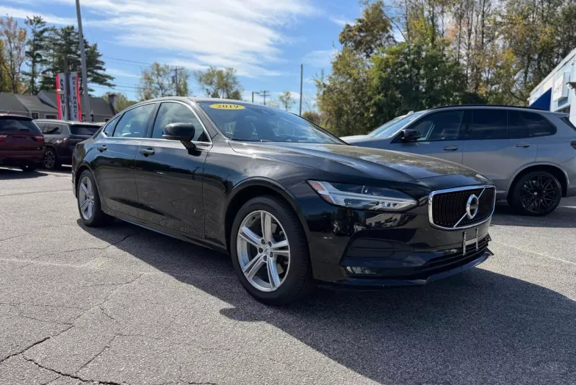 2019 Volvo S90 T5 Momentum photo 1
