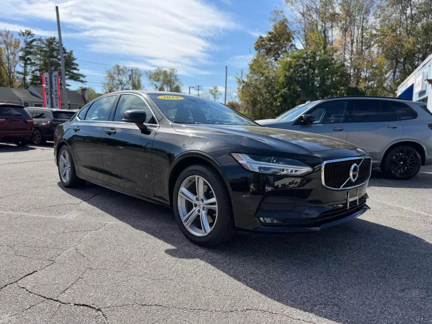 2019 Volvo S90 T5 Momentum photo 1