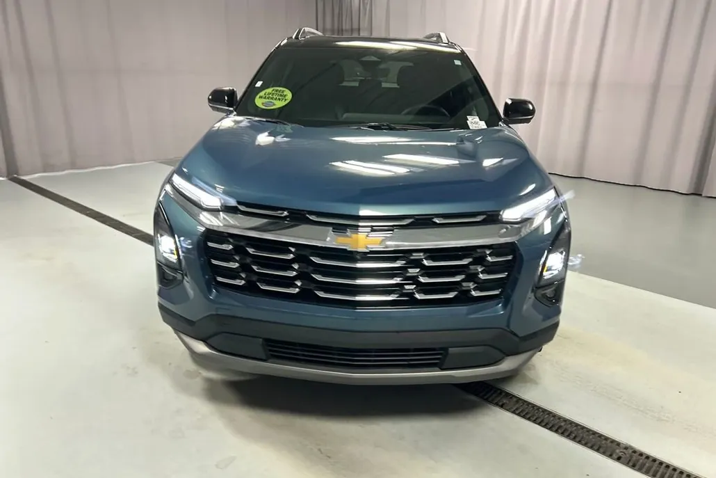 2025 Chevrolet Equinox LT photo 1