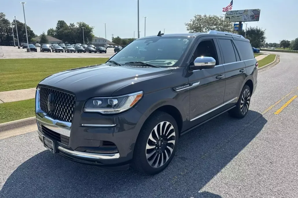 2023 Lincoln Navigator Black Label photo 1