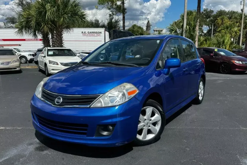 2012 Nissan Versa SL photo 1