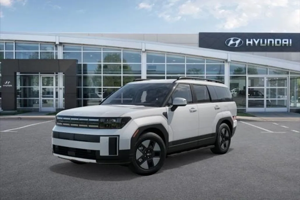 2025 Hyundai Santa Fe SEL photo 1