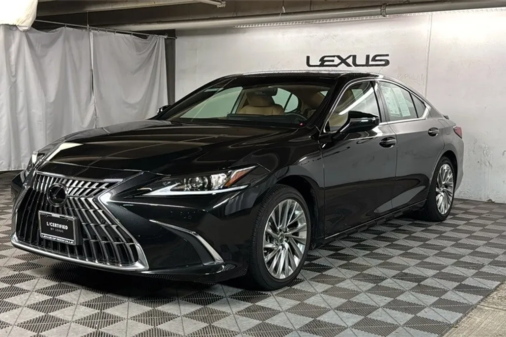 2023 Lexus ES 300h photo 1