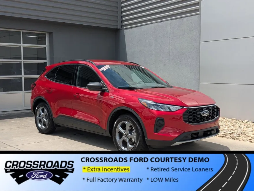 2025 Ford Escape ST-Line photo 1