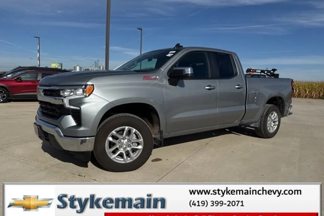 2025 Chevrolet Silverado 1500 LT photo 1