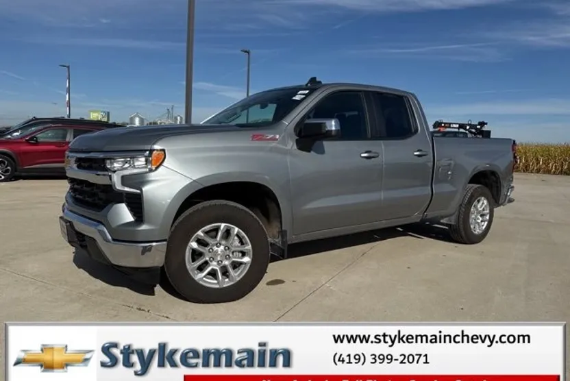 2025 Chevrolet Silverado 1500 LT photo 1