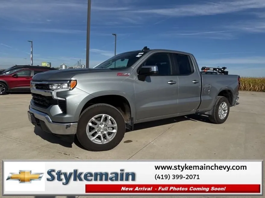 2025 Chevrolet Silverado 1500 LT photo 1