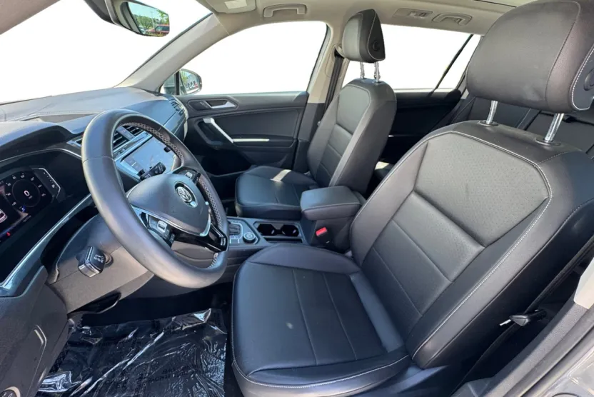 2021 Volkswagen Tiguan SEL photo 1