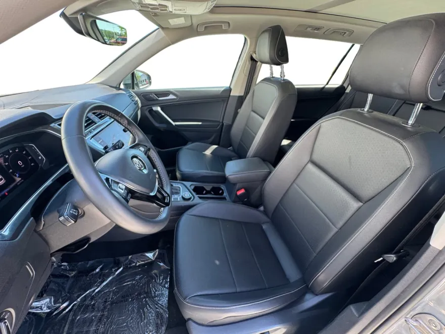 2021 Volkswagen Tiguan SEL photo 1