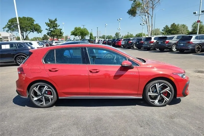 2025 Volkswagen Golf GTI SE photo 1