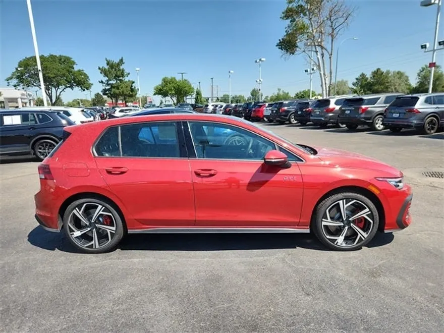 2025 Volkswagen Golf GTI SE photo 1