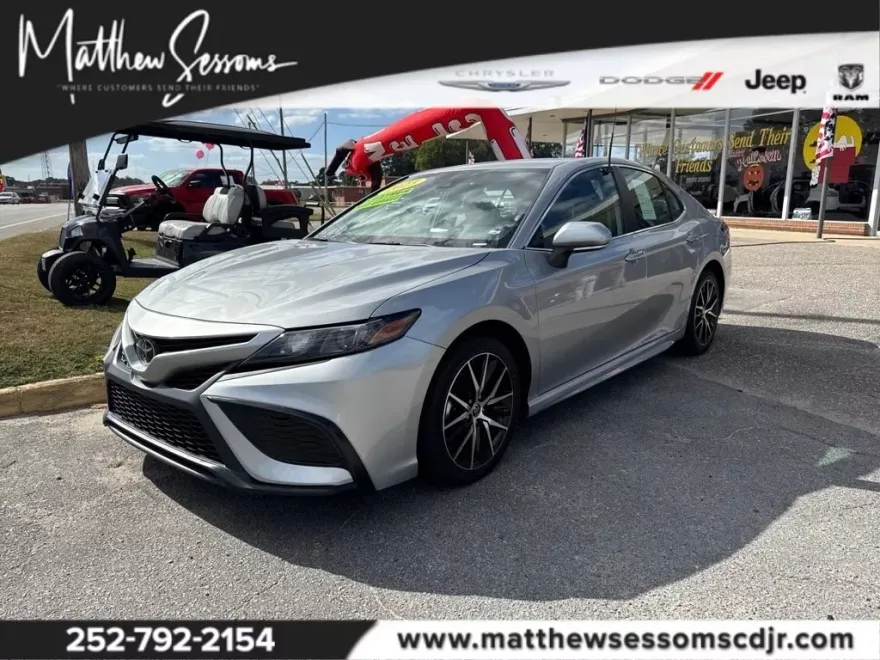 2023 Toyota Camry SE photo 1