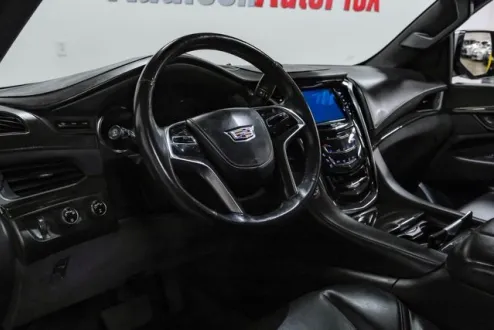 2020 Cadillac Escalade Platinum photo 2