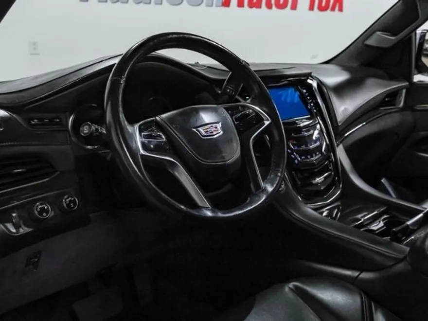 2020 Cadillac Escalade Platinum photo 2