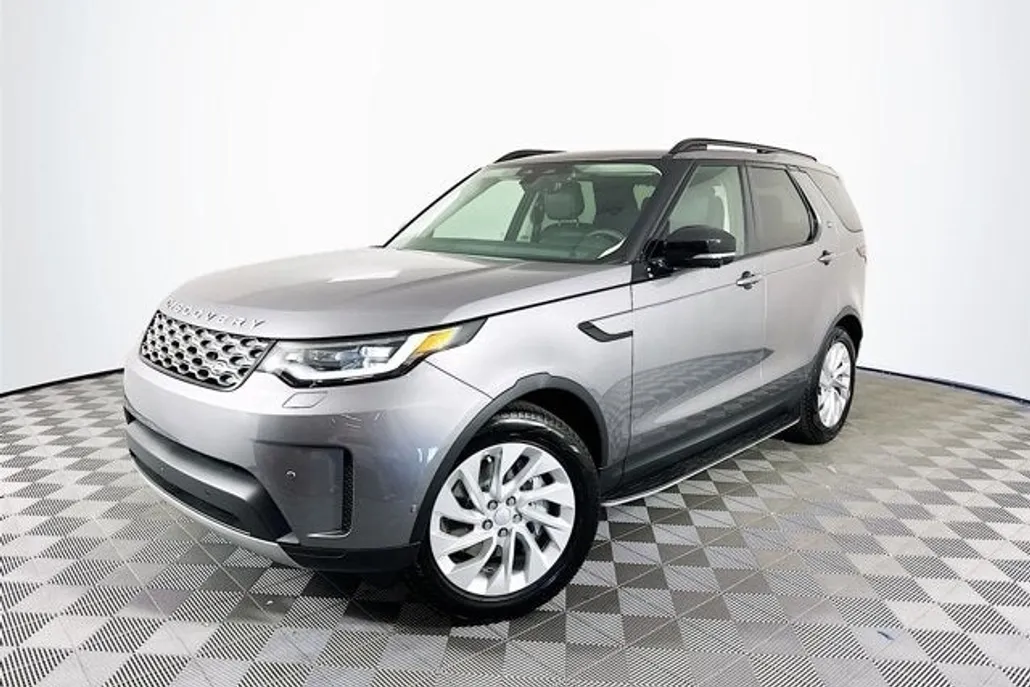 2024 Land Rover Discovery S photo 1