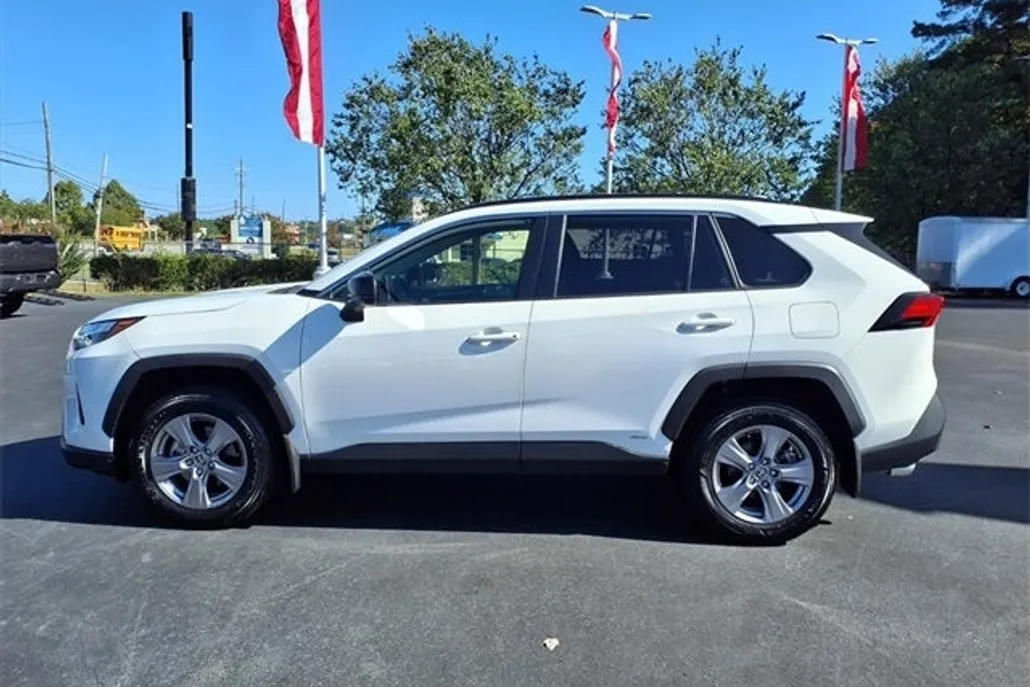 2024 Toyota RAV4 Hybrid LE photo 1