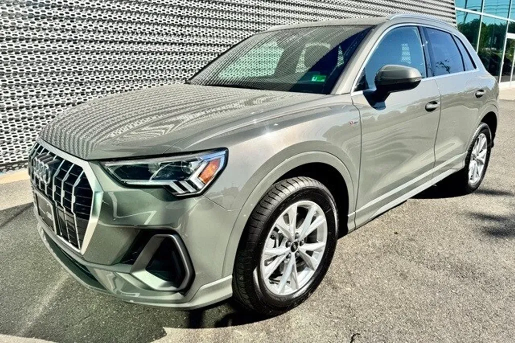 2024 Audi Q3 S line Premium photo 1