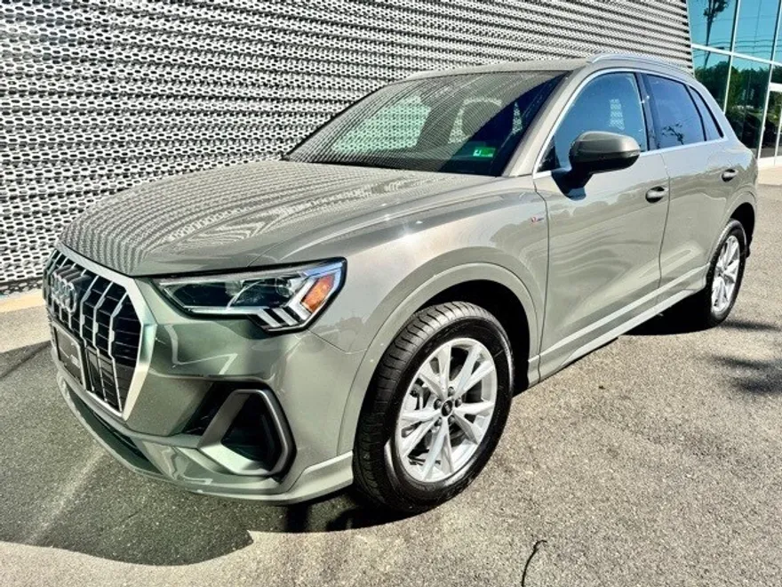 2024 Audi Q3 S line Premium photo 1