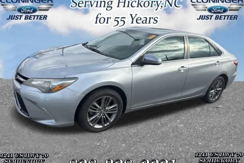 2016 Toyota Camry LE photo 1