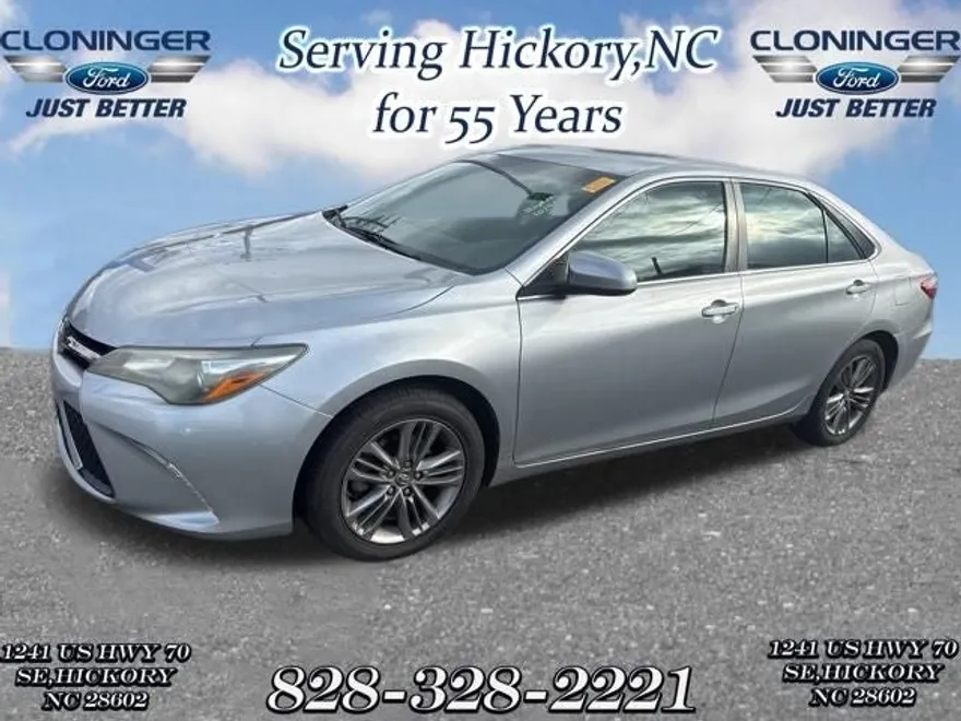 2016 Toyota Camry LE photo 1