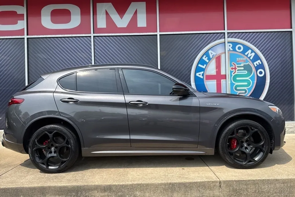 2022 Alfa Romeo Stelvio Ti Sport photo 1