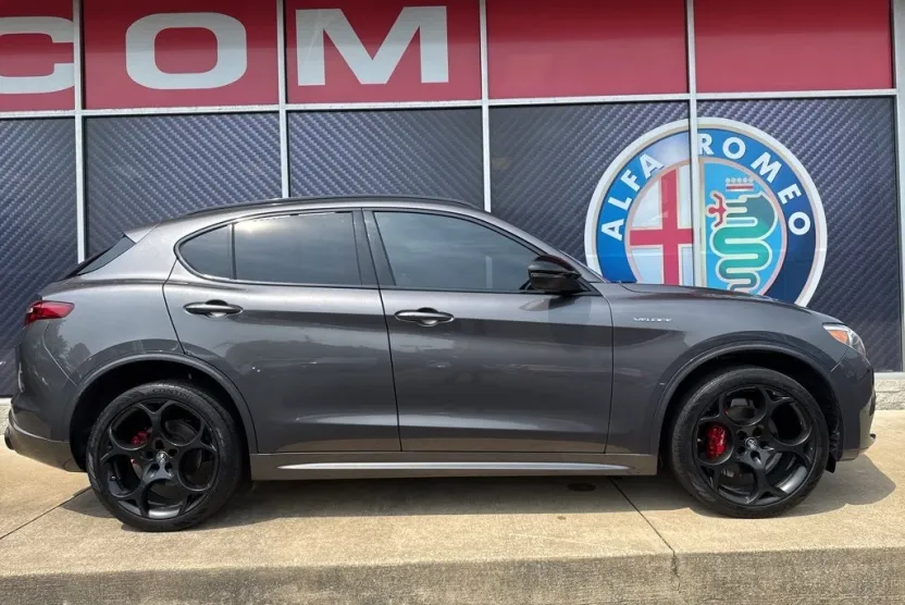 2022 Alfa Romeo Stelvio Ti Sport photo 1