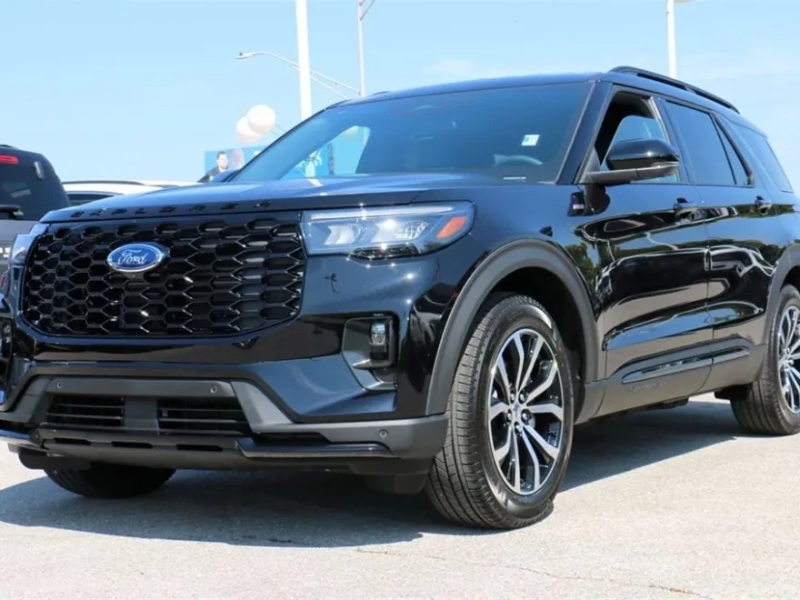 2025 Ford Explorer ST-Line photo 1