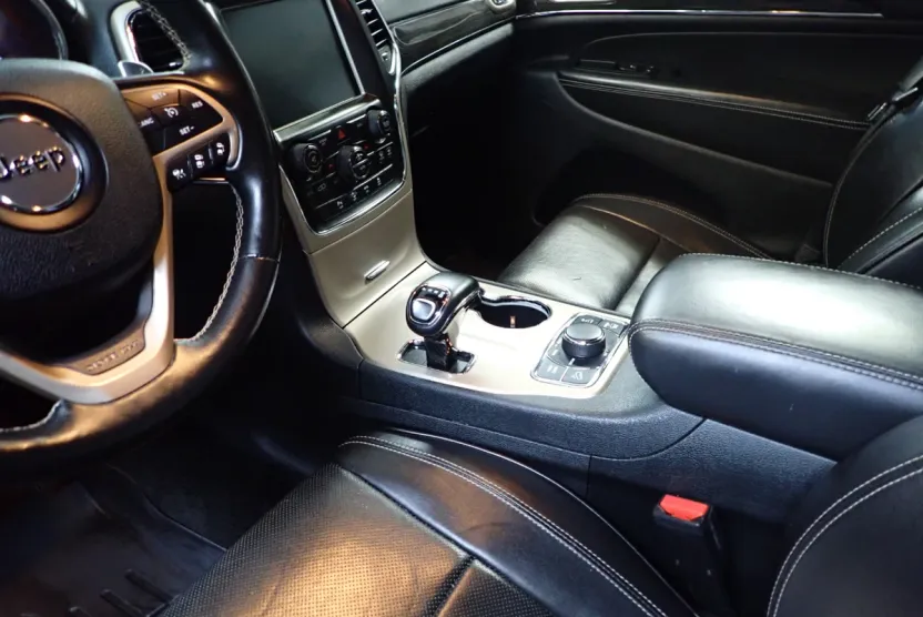 2015 Jeep Grand Cherokee Overland photo 1