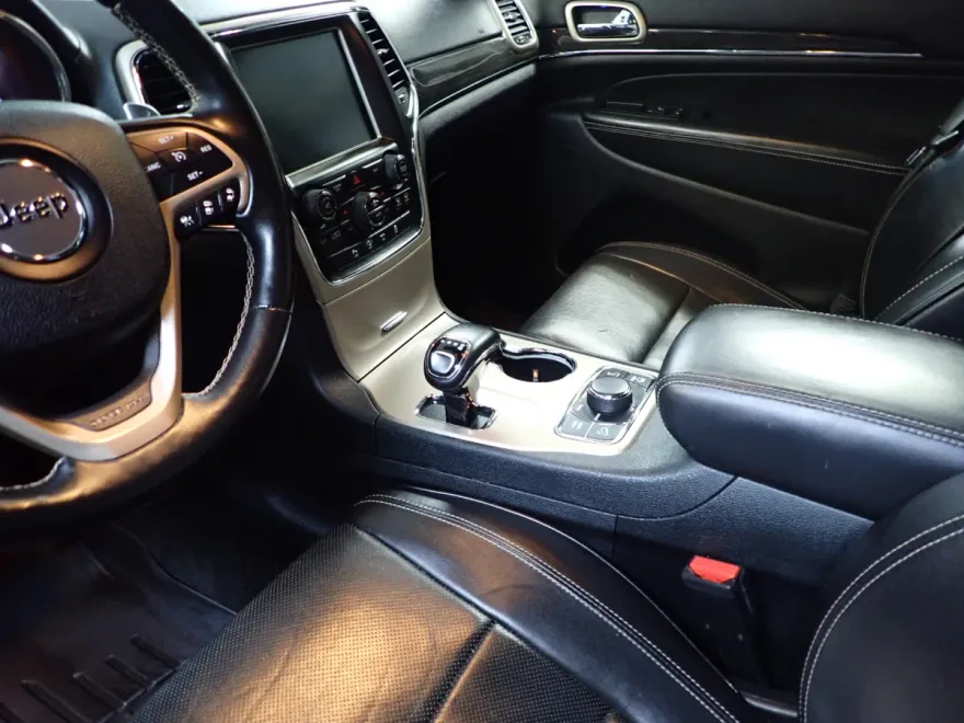 2015 Jeep Grand Cherokee Overland photo 1
