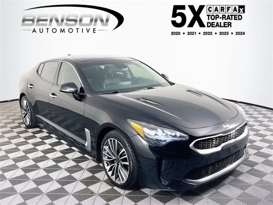 2018 Kia Stinger Premium photo 1
