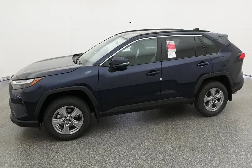 2025 Toyota RAV4 XLE photo 1