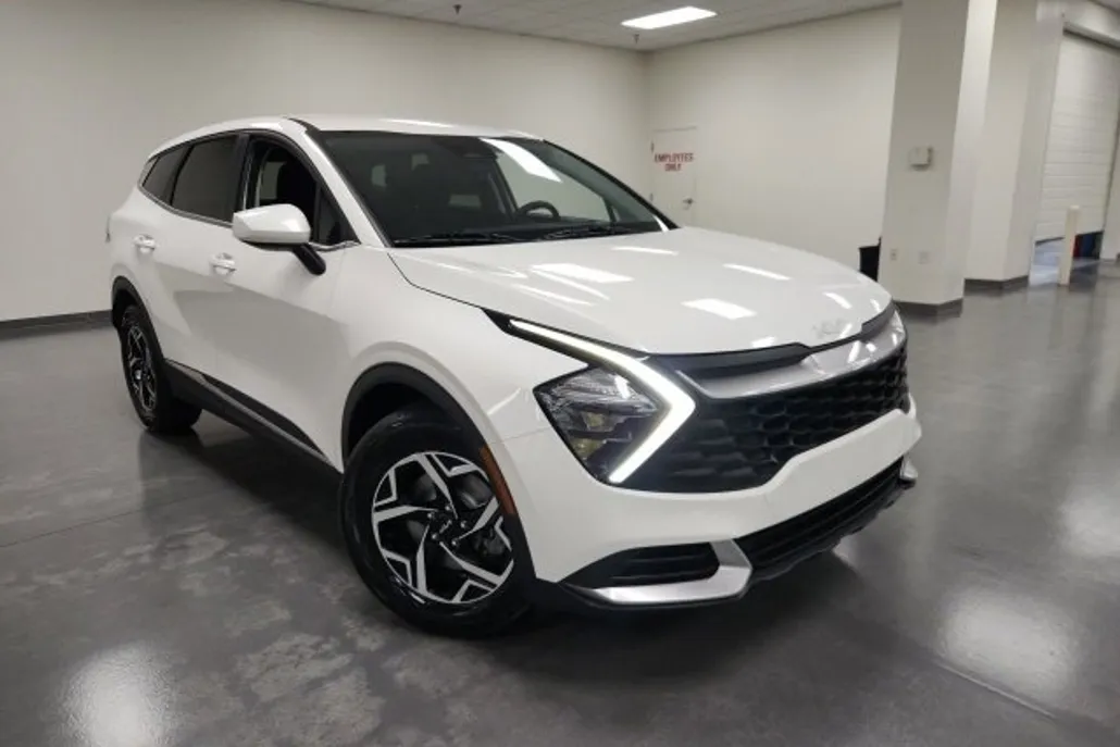 2023 Kia Sportage LX photo 1