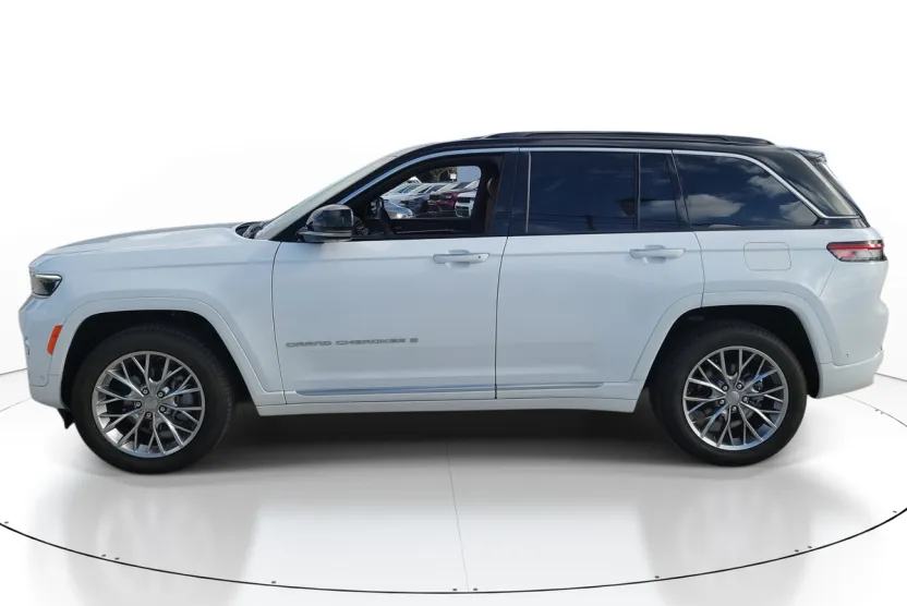 2025 Jeep Grand Cherokee Summit photo 1