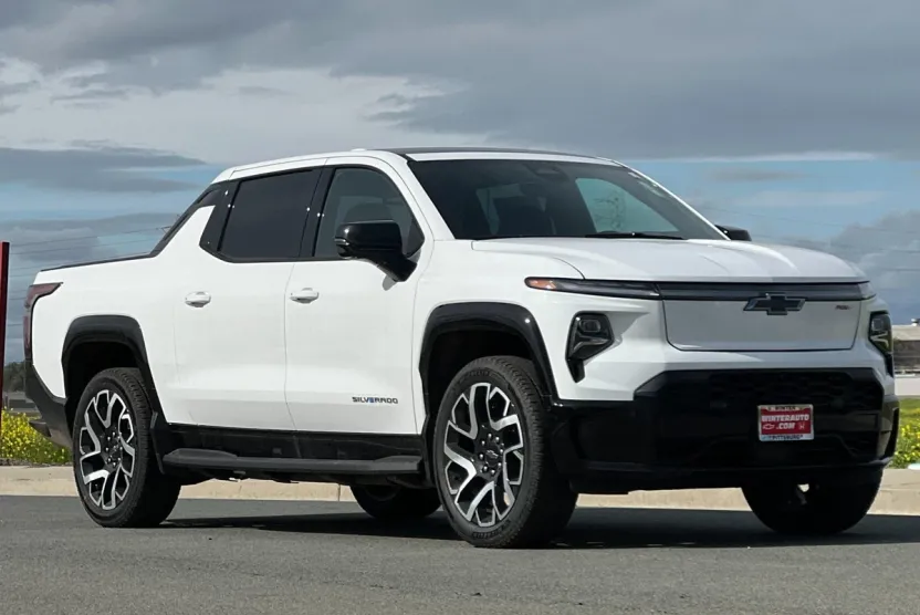 2024 Chevrolet Silverado EV RST photo 1